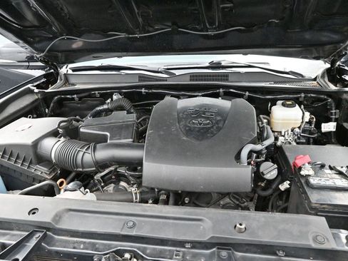 Used 2020 Toyota Tacoma TRD Off-Road AWD/4WD image 33