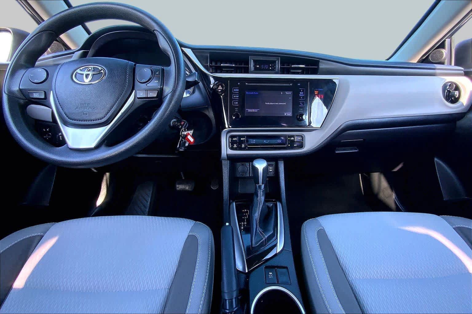 Used 2018 Toyota Corolla LE FWD image 15