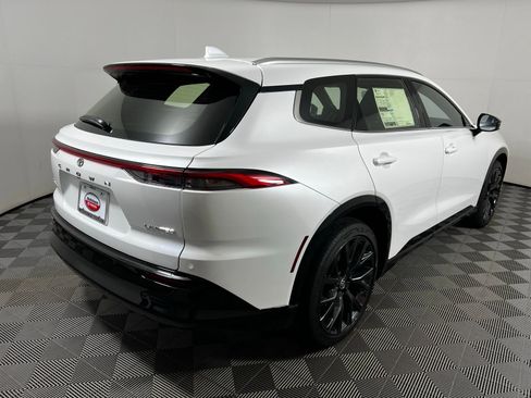 New 2026 Toyota Crown Signia AWD/4WD image 5