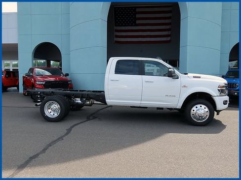 New 2026 RAM 5500 4x4 Crew Cab w/ Laramie Trim Package image 2