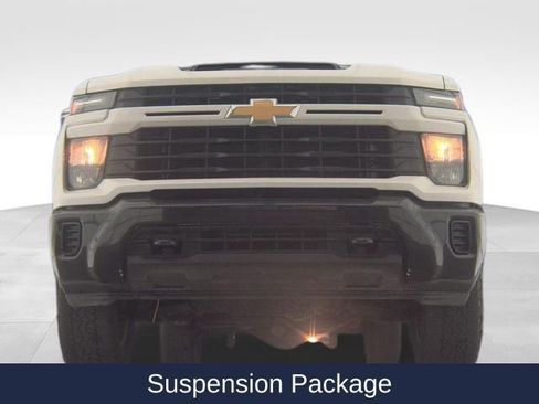 Used 2024 Chevrolet Silverado 2500 Custom w/ Custom Convenience Package image 3