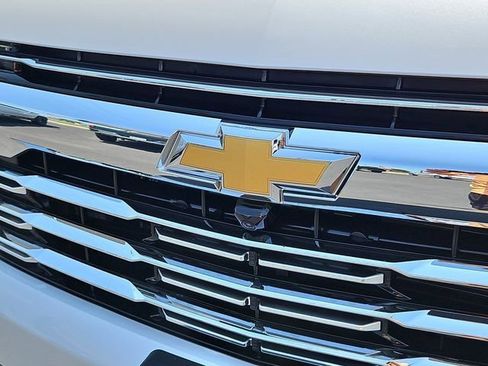 New 2025 Chevrolet Suburban Premier image 30