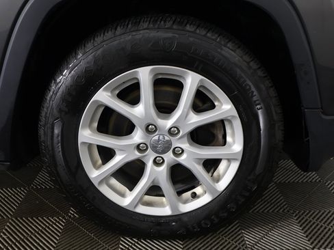 Used 2016 Jeep Cherokee Latitude w/ Cold Weather Group image 17