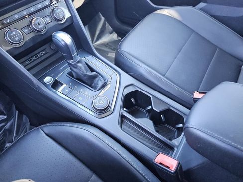 Used 2018 Volkswagen Tiguan SE image 33