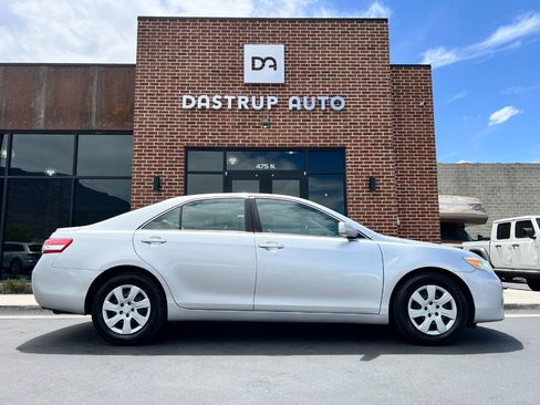 Used 2010 Toyota Camry LE FWD image 7