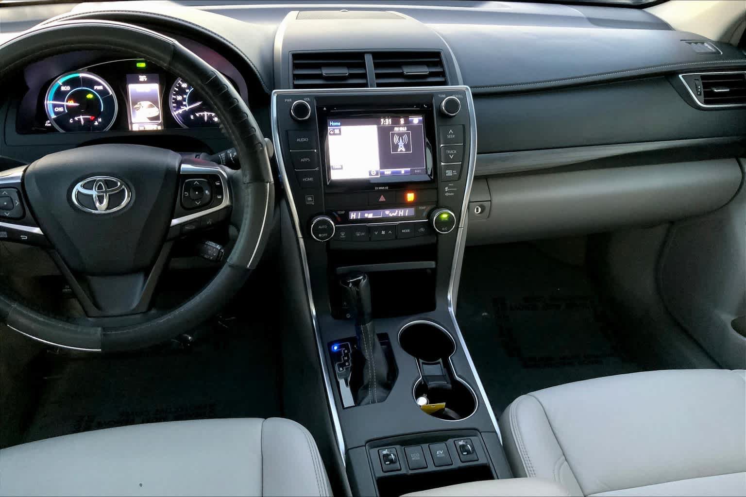 Used 2017 Toyota Camry XLE w/ Moonroof Package FWD image 7