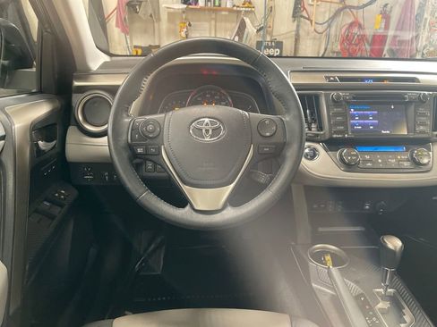 Used 2015 Toyota RAV4 Limited image 13