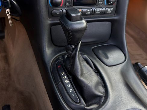 Used 2004 Chevrolet Corvette Convertible w/ Preferred Equipment Group RWD image 14