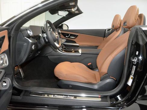 Used 2024 Mercedes-Benz CLE 450 4MATIC Cabriolet w/ Driver Assistance Package image 19