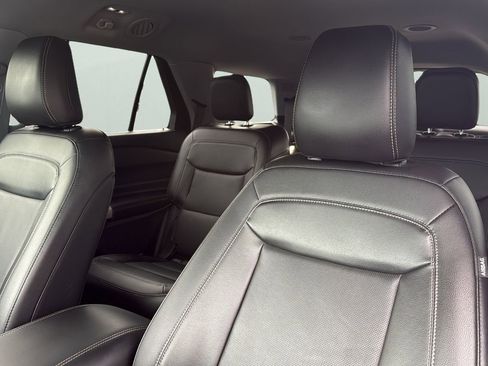 Used 2022 Ford Explorer Limited w/ Equipment Group 301A image 9