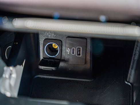 Certified 2025 Ford Explorer Platinum w/ Ultimate Package image 34