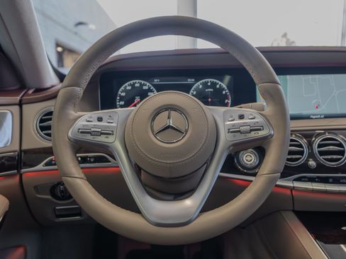 Used 2018 Mercedes-Benz S 560 Sedan image 9