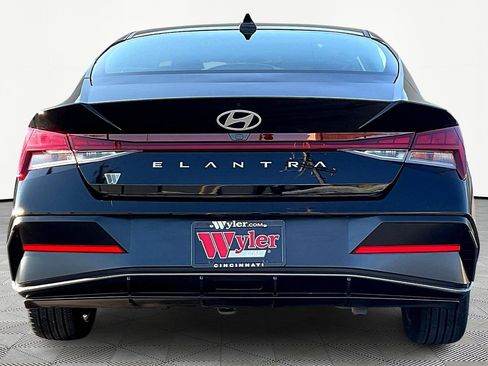 Used 2025 Hyundai Elantra SEL image 5