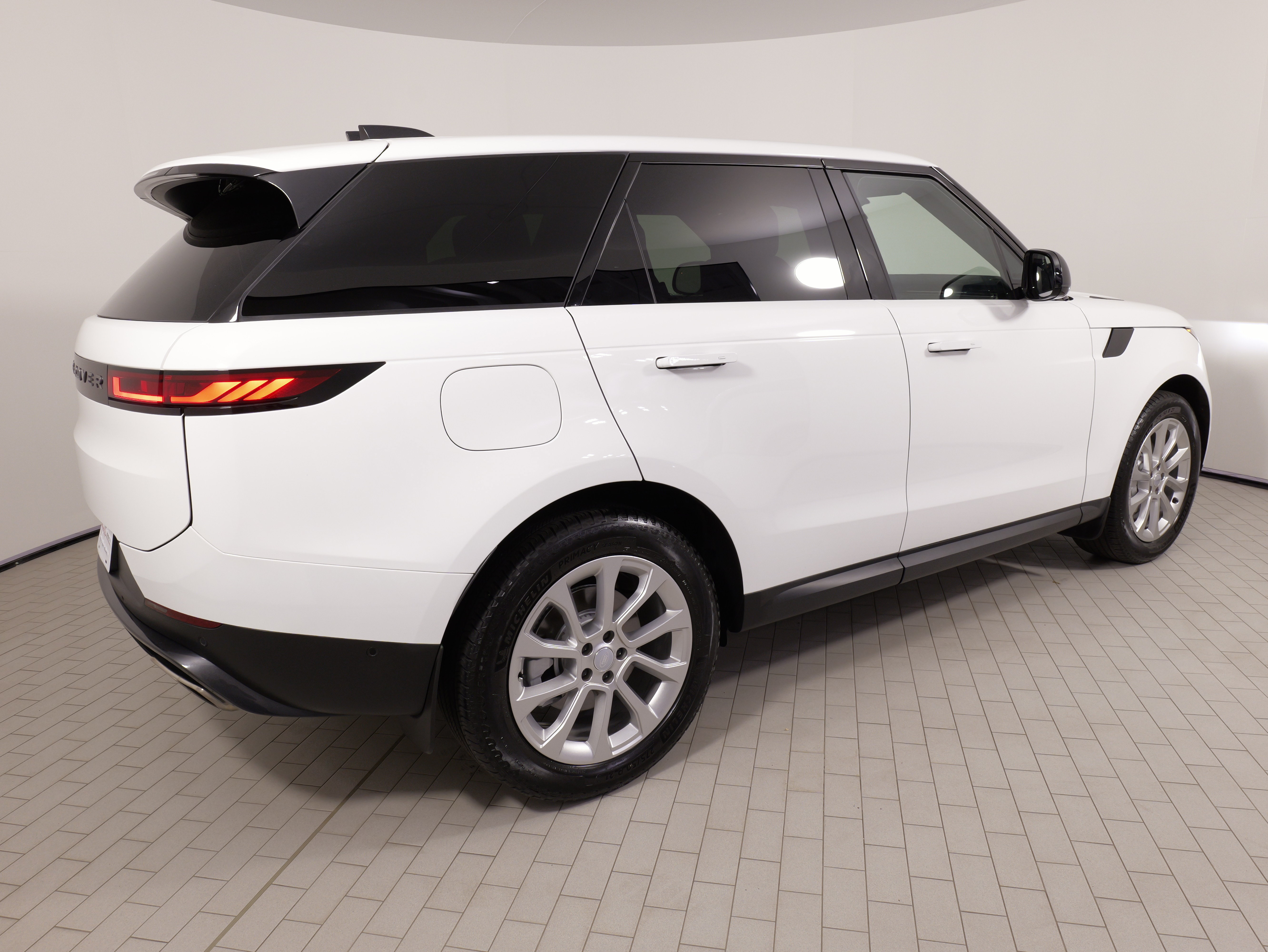 Used 2024 Land Rover Range Rover Sport SE AWD/4WD image 10
