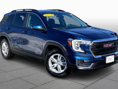 Used 2023 GMC Terrain SLE w/ Driver Convenience Package image 3