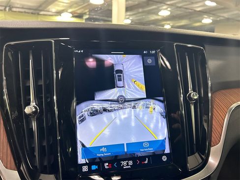 Certified 2025 Volvo V60 B5 Cross Country Plus image 17