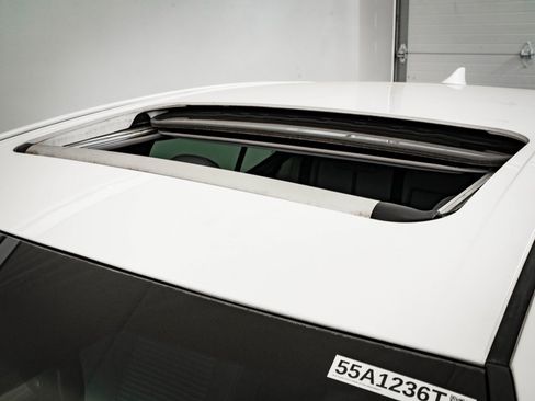 Used 2018 Toyota Camry SE image 14