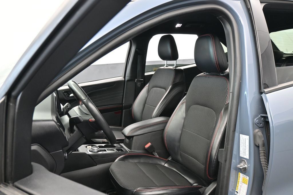 Used 2024 Ford Escape ST-Line w/ Tech Pack #1 FWD image 10