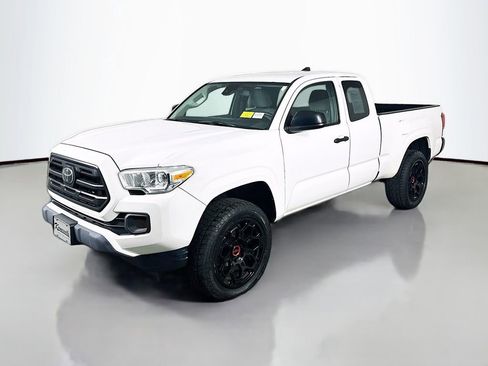 Used 2019 Toyota Tacoma SR image 3