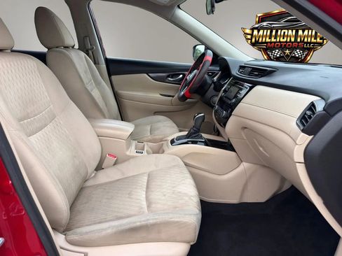 Used 2017 Nissan Rogue SV AWD/4WD image 18