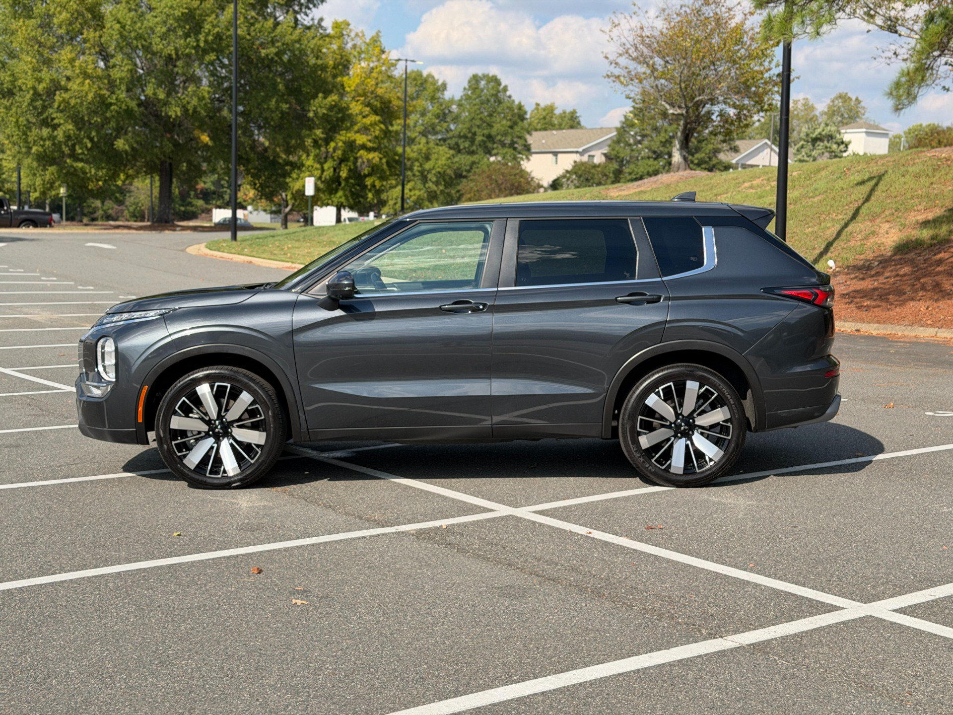 Used 2025 Mitsubishi Outlander SE FWD image 6