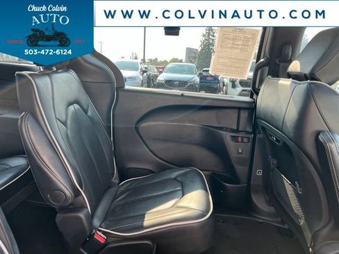 Used 2025 Chrysler Pacifica Limited FWD image 25