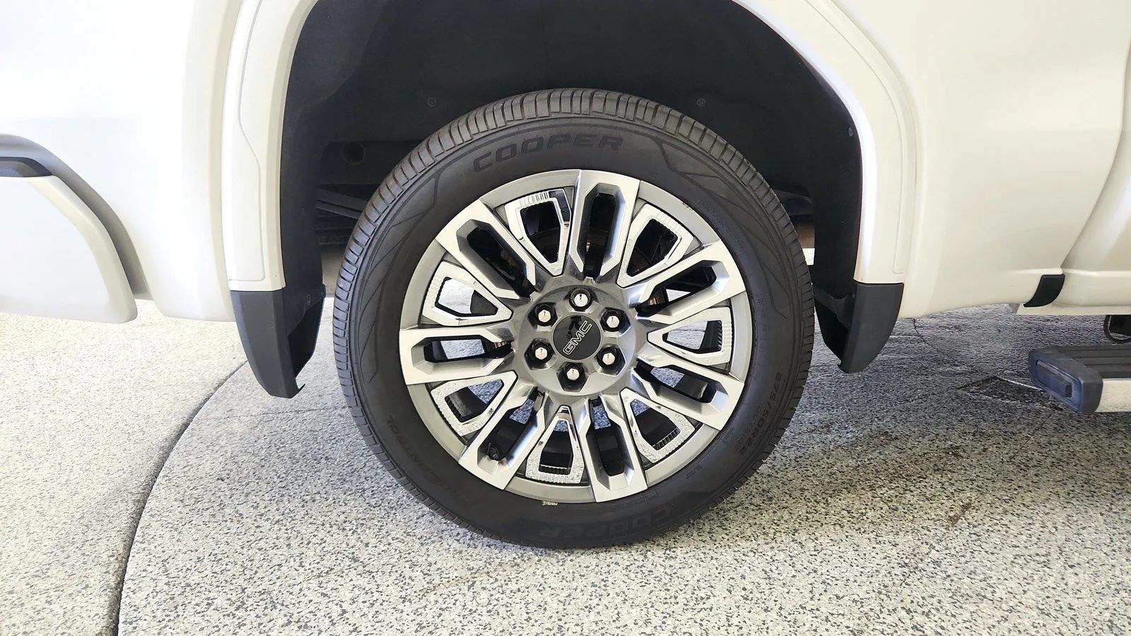 Used 2023 GMC Sierra 1500 Denali Ultimate AWD/4WD image 39