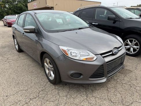 Used 2013 Ford Focus SE w/ SE Winter Pkg FWD image 3