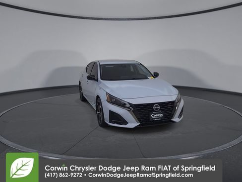 Used 2023 Nissan Altima 2.5 SR FWD image 4