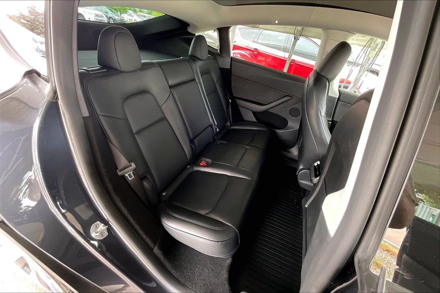 Used 2024 Tesla Model Y Long Range AWD/4WD image 21