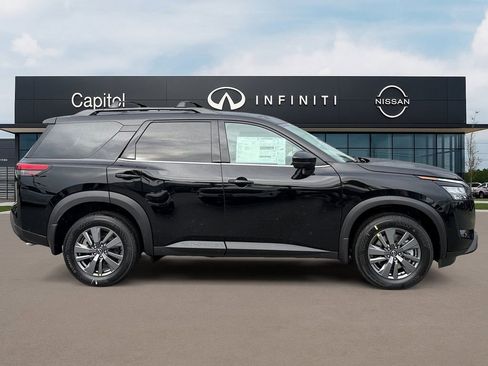 New 2025 Nissan Pathfinder SV image 4