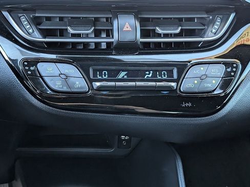 Used 2018 Toyota C-HR XLE image 30