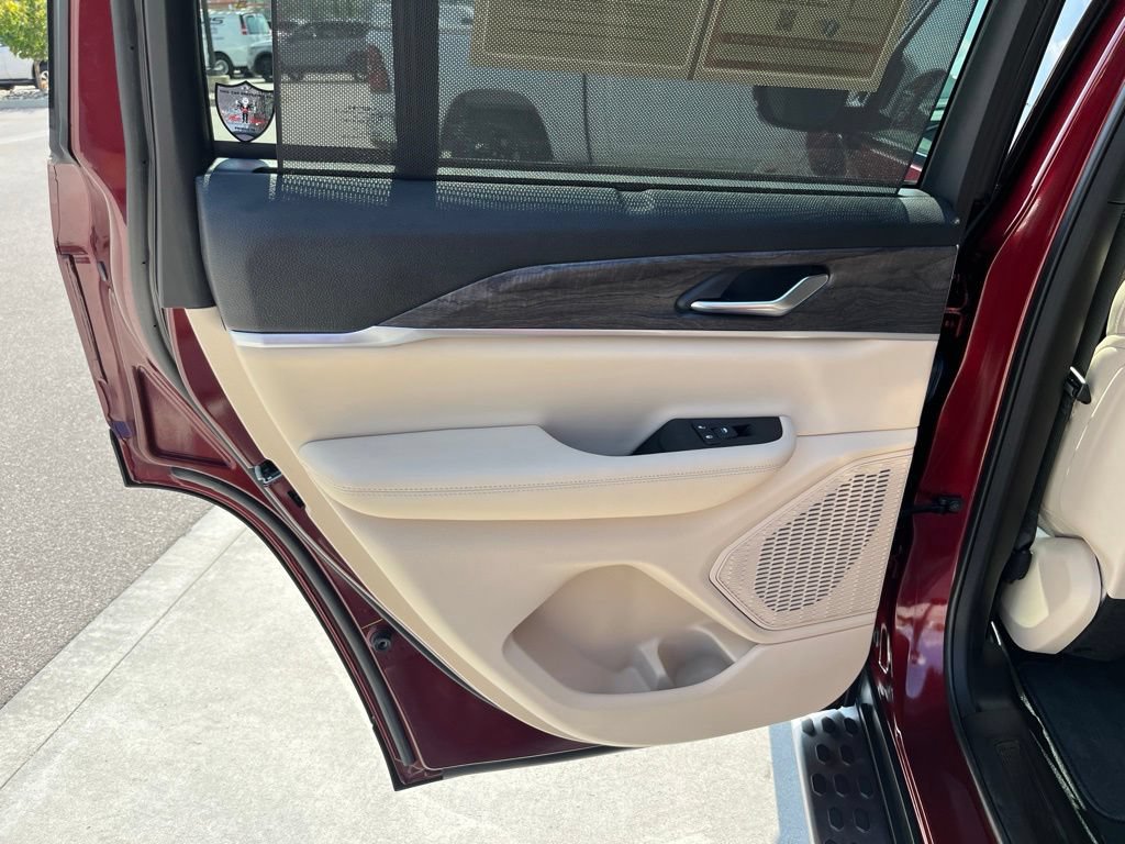 Used 2025 Jeep Grand Cherokee Limited w/ Luxury Tech Group II AWD/4WD image 19