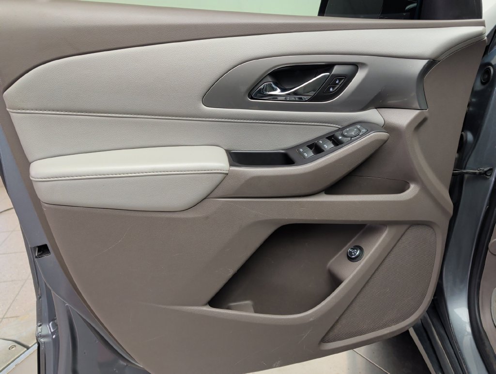 Used 2019 Chevrolet Traverse LT FWD image 11