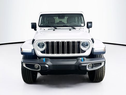 Used 2024 Jeep Wrangler Unlimited Sahara AWD/4WD image 2