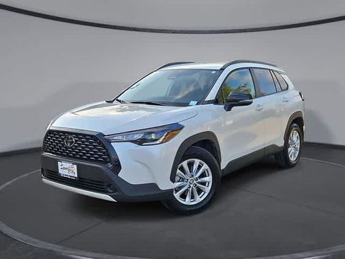Certified 2025 Toyota Corolla Cross LE FWD image 1