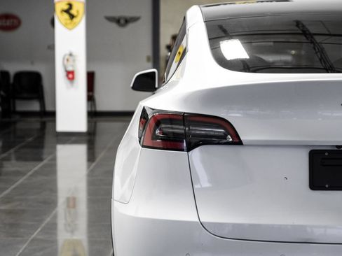 Used 2022 Tesla Model Y Long Range AWD/4WD image 45
