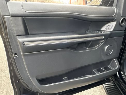 Used 2024 Ford Expedition Max XLT image 28