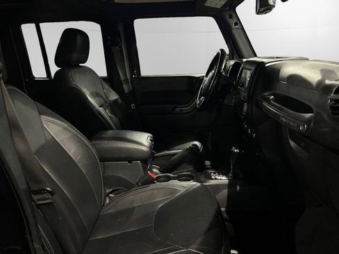 Used 2018 Jeep Wrangler Unlimited Sahara image 13