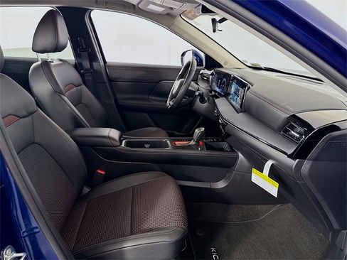 Certified 2025 Nissan Kicks SR image 25