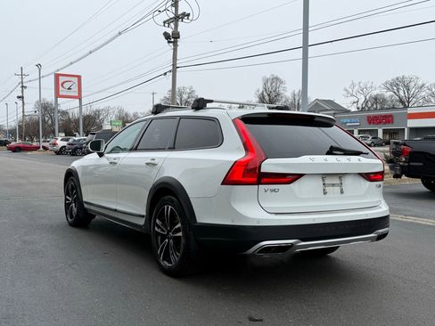 Used 2018 Volvo V90 T5 Cross Country w/ Convenience Package image 3