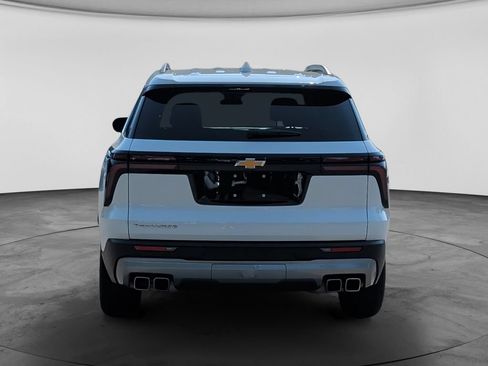 Used 2025 Chevrolet Traverse LT FWD image 6