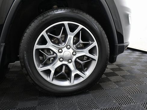 Used 2021 Jeep Grand Cherokee Limited w/ Trailer Tow Group IV image 36