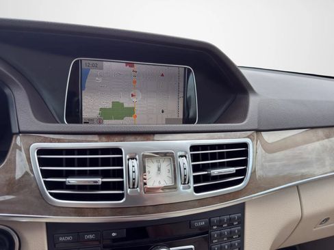 Used 2014 Mercedes-Benz E 350 4MATIC Sedan image 20