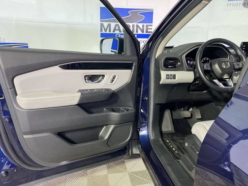 Used 2025 Honda Pilot Touring image 29