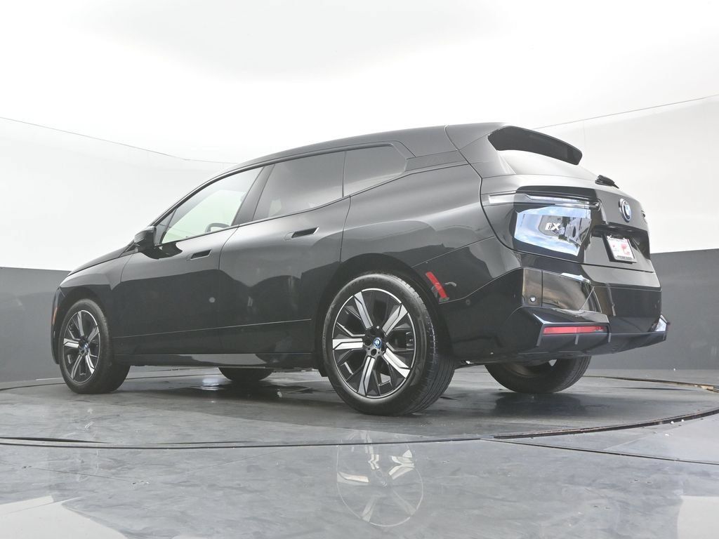 Used 2024 BMW iX xDrive50 w/ Premium Package AWD/4WD image 30