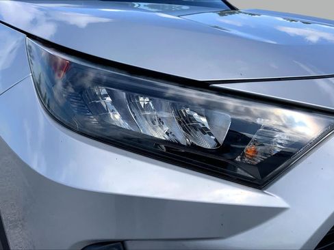 Used 2019 Toyota RAV4 LE FWD image 27