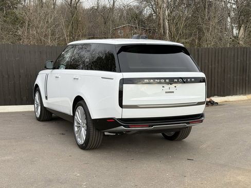 New 2025 Land Rover Range Rover SE image 3