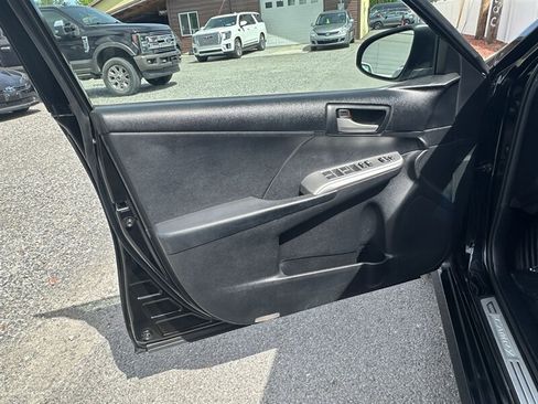 Used 2012 Toyota Camry SE FWD image 43