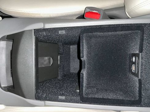 Used 2025 Cadillac XT6 Premium Luxury w/ LPO, Floor Liner Package AWD/4WD image 26